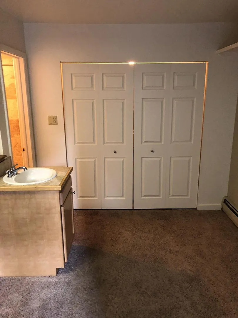 Regency II Apartments — Photo 4