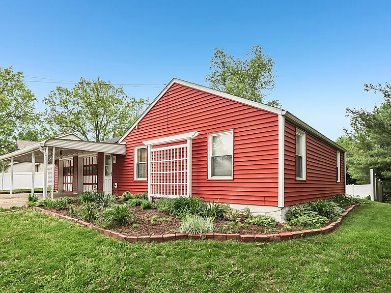 686 Portage Lakes Dr — Photo 3