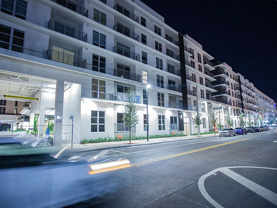 850 Living apartments community photo