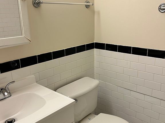 3rd image of 1805 William St Unit 6-B