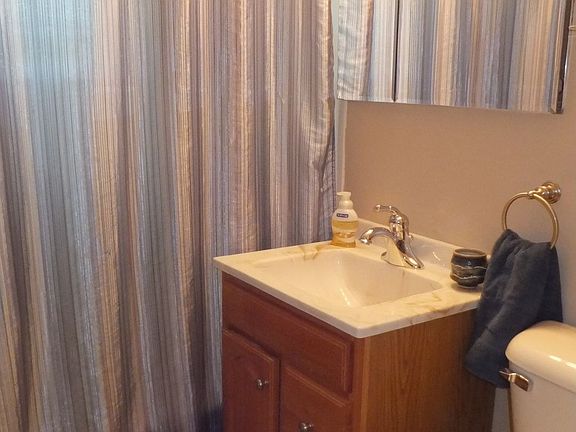 1st Floor Bath