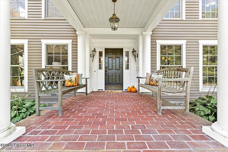 5th image of 2079 Cook Road