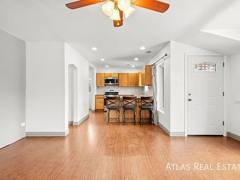 2020 N Oneida St — Photo 11