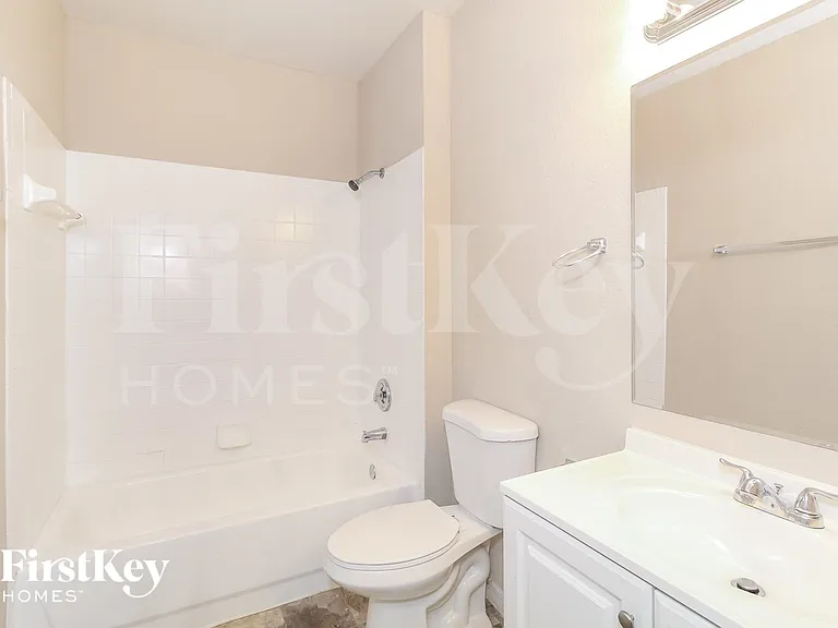 2067 N Chamberlain Blvd — Photo 9