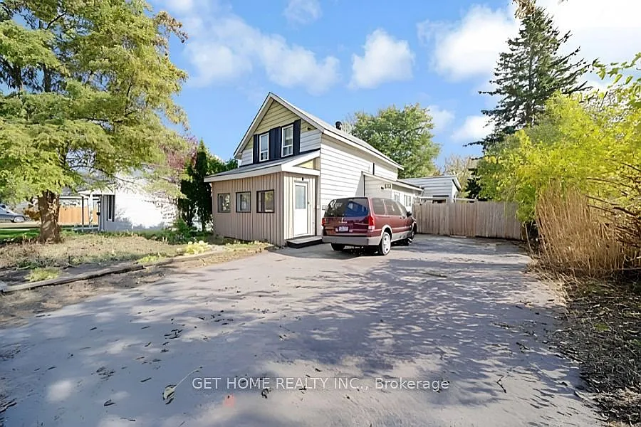 3 bed, $1,900 — Photo 2