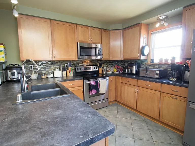 1834 N Humboldt Ave — Photo 2