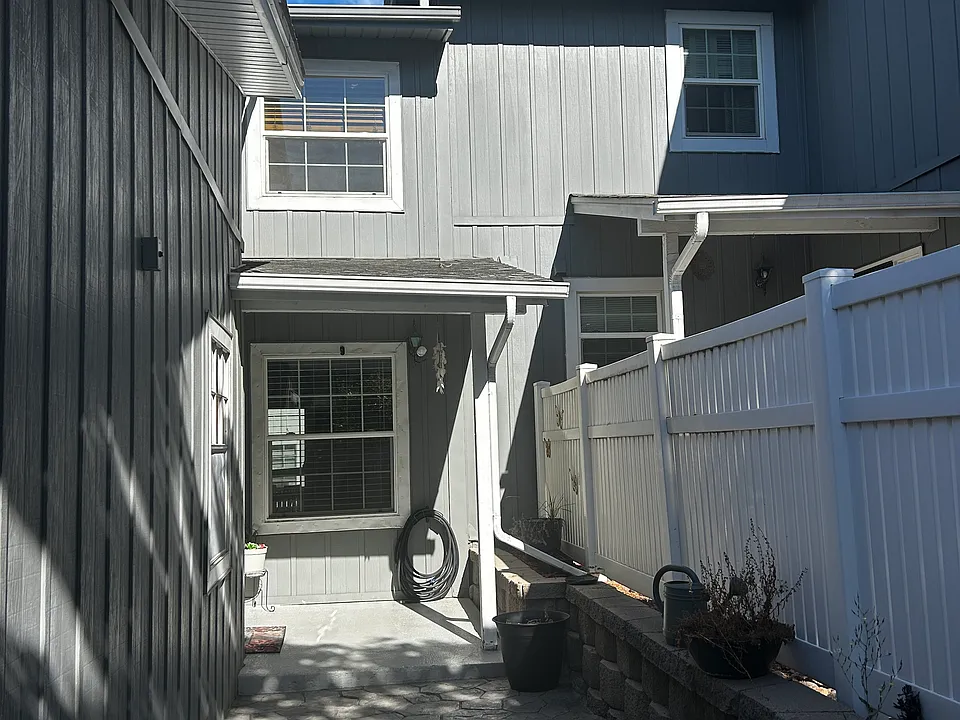 2734 S Xanadu Way
