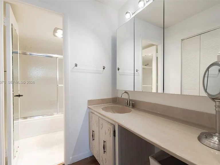6900 Bay Dr #6H — Photo 11