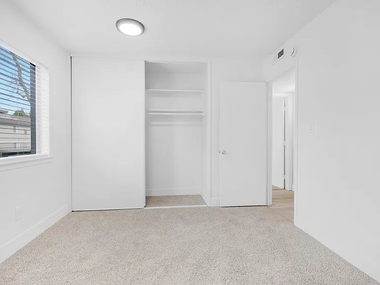 Shelfield Apartments — Photo 36