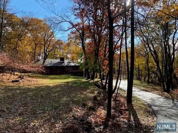 38 Peterson Rd, Wayne, NJ 07470