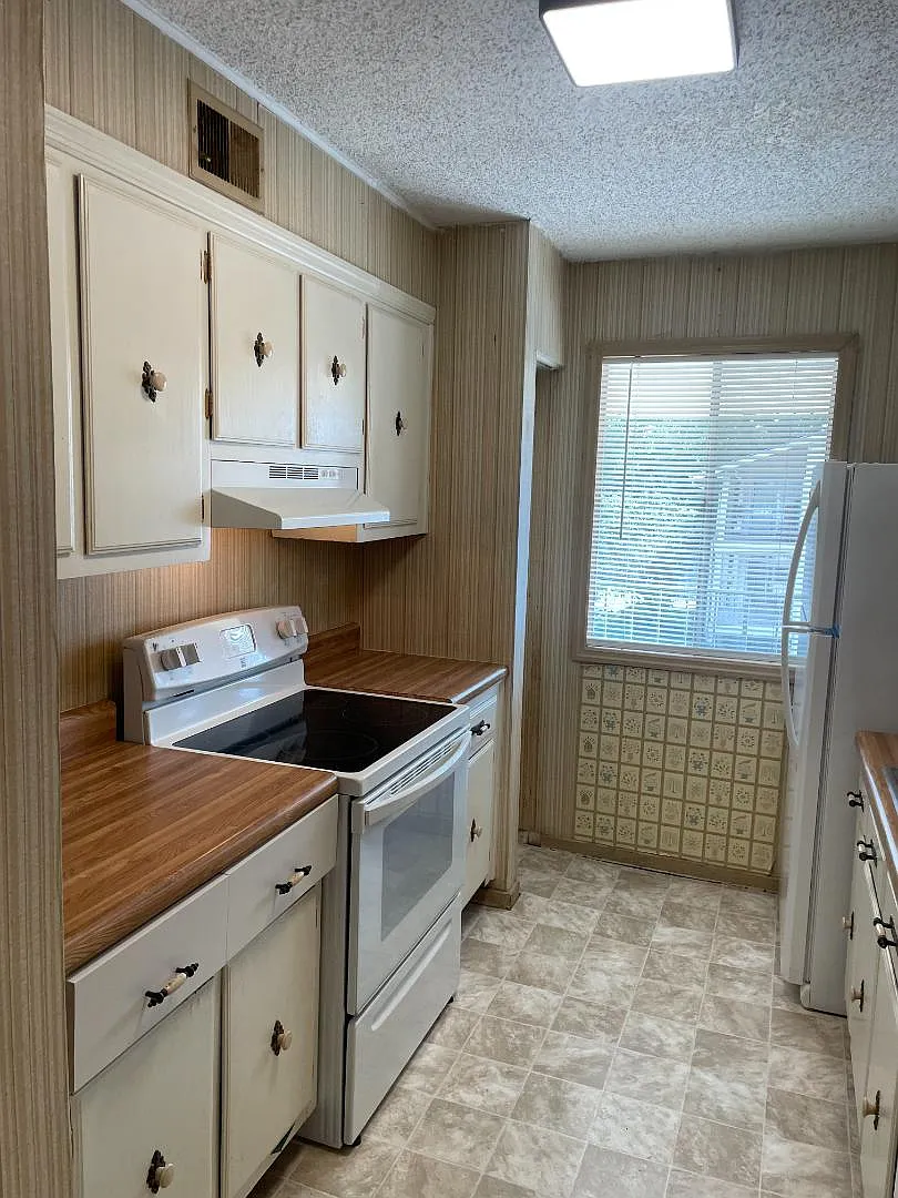 1208 Bush River Rd - P11 — Photo 2