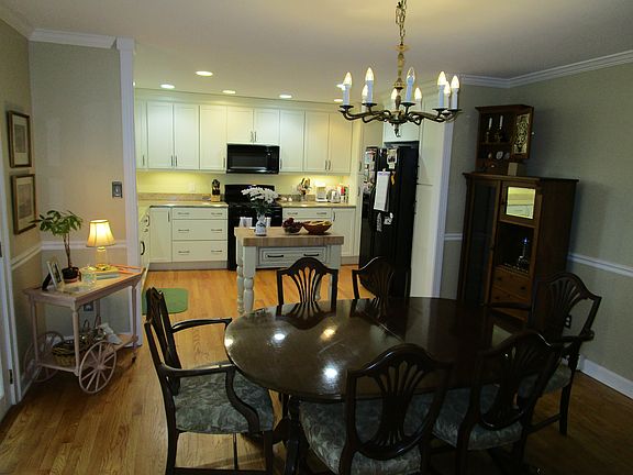 Open Kitchen/dining