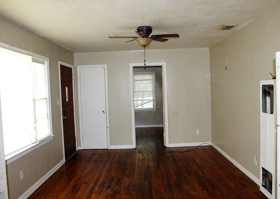 2nd image of 803 Vallotton Dr