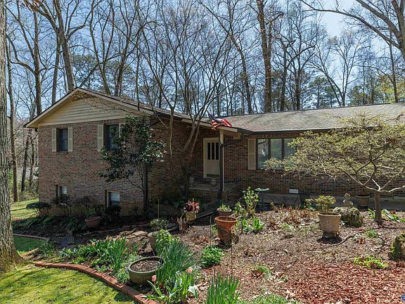 3rd image of 135 Bellefonte Dr