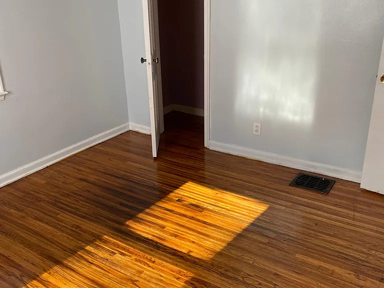 1504 E Whittier St — Photo 15