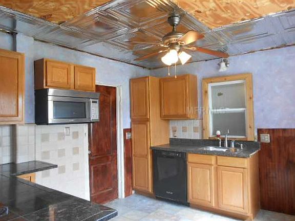 3rd image of 610 Orange St