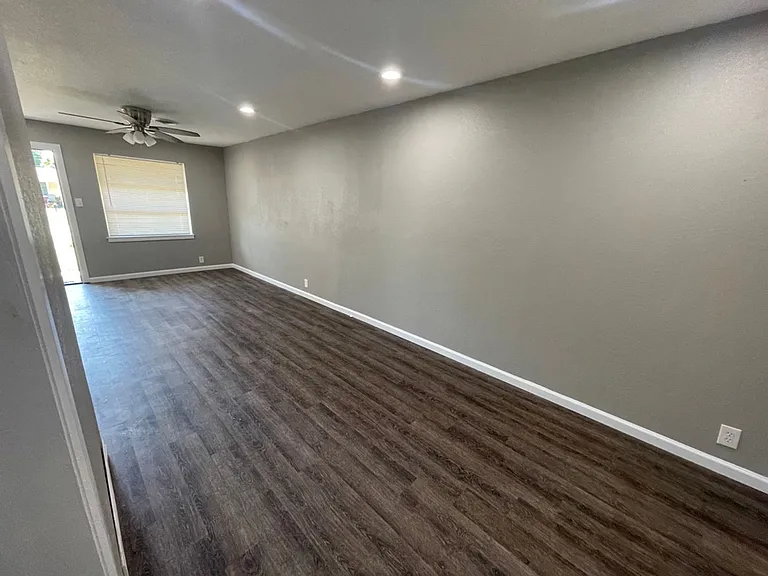 2113 Cloverdale St — Photo 24