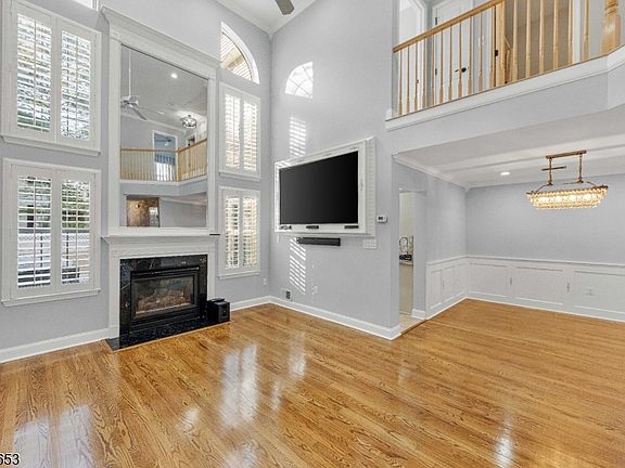 3rd image of 21 Dorchester Dr