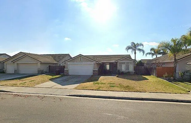 1810 Lake Ridge St photo 1