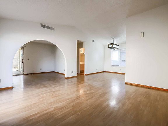3rd image of 4004 Saguaro Ln