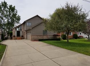 38248 Huron Pointe Dr, Harrison Township, MI