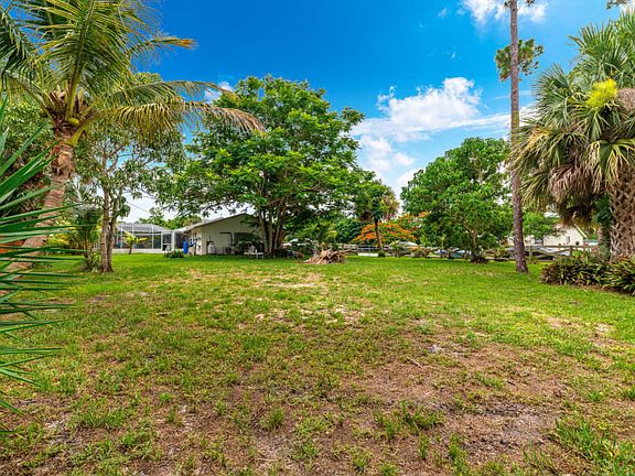 5th image of 8149 SE Camellia Dr