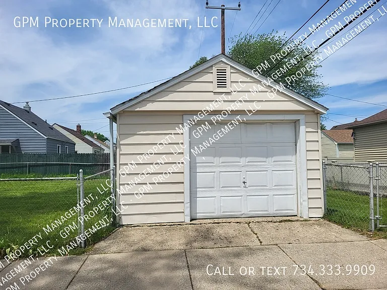 15806 Meyer Ave — Photo 4