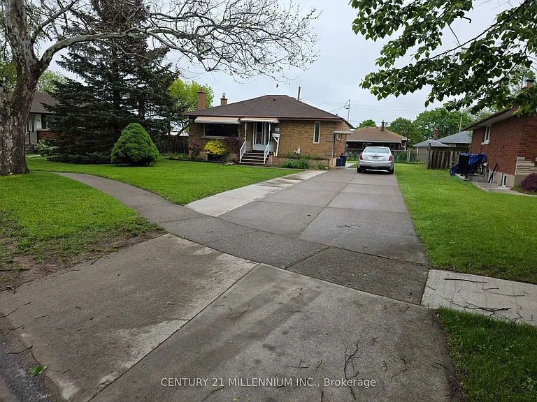 32 Stewart Ave #BASEMENT — Photo 1
