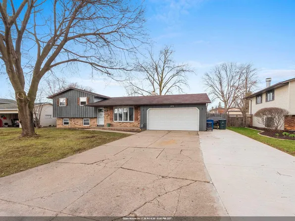 1156 Sharie Ln, Green Bay, WI 54304