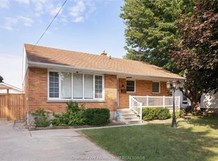 26 Canterbury St, Chatham Kent, ON N7L 3S5