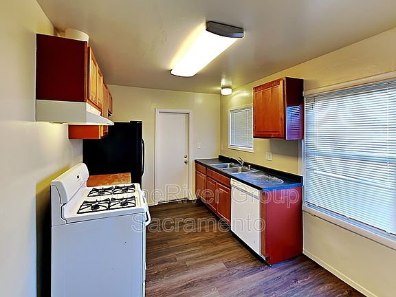 3rd image of 1548 Harris Ave