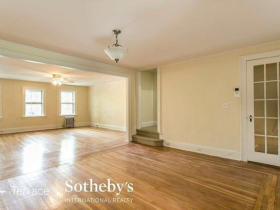 3rd image of 208 Burns St Floor 3