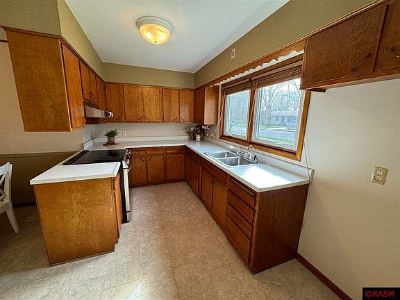 5th image of 1526 Oakwood Ave