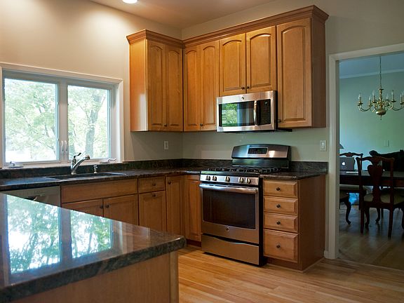 4th image of 35 Claudet Way