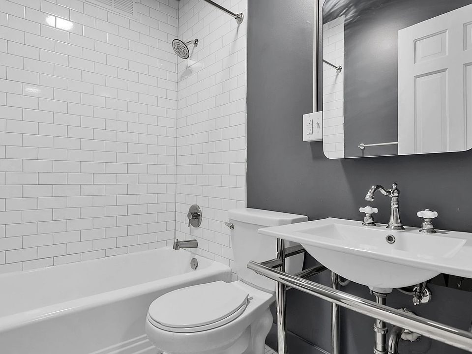 1st image of 451 E Town St #106