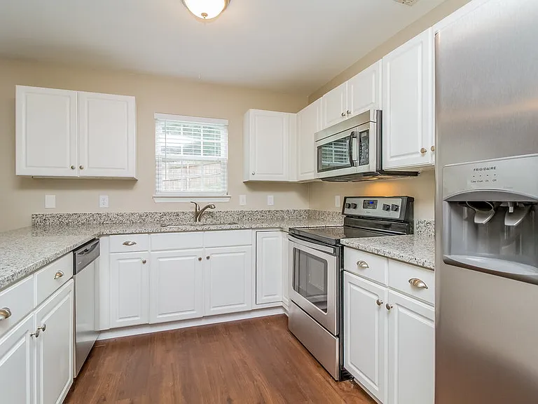 1716 Carlyon Ct — Photo 5