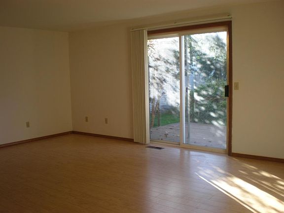 5th image of 1043 Adelia St