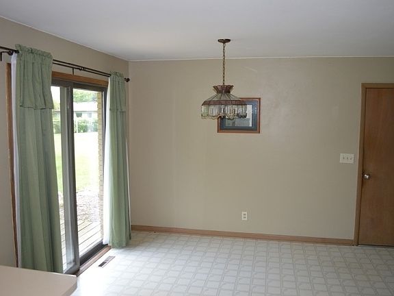 4th image of 139 W Park Dr