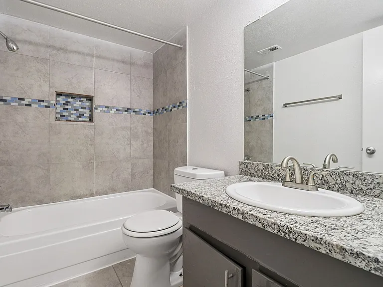 26-web-or-mls-Dumfries Dr Unit 410-S2802-011