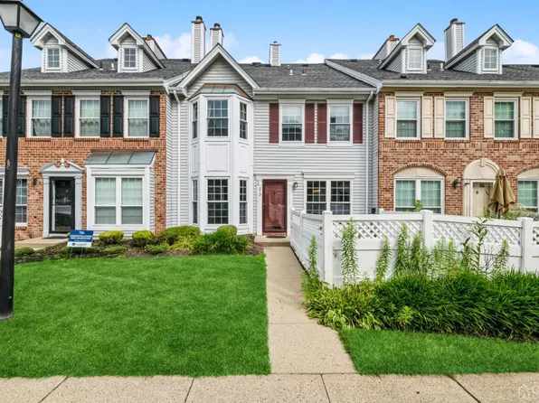 210 Darwin Ln, North Brunswick, NJ 08902