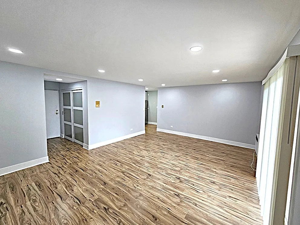 2 bed, 1.5 bath, 950 sqft, $1,890 — Photo 2