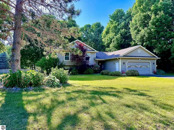 6664 Windtree Ln, Lake Ann, MI 49650