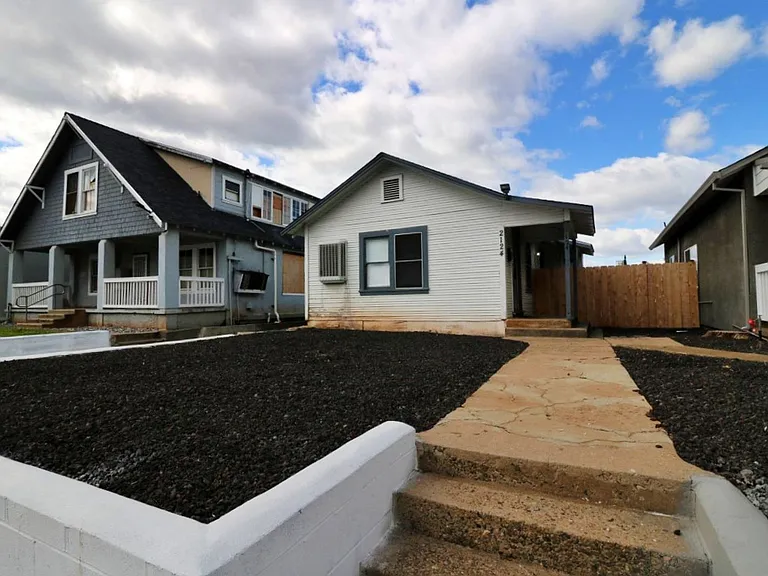 2124 Pine St — Photo 2