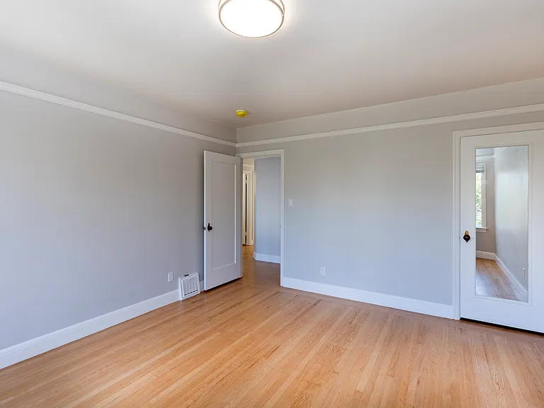 877 44th Ave — Photo 37