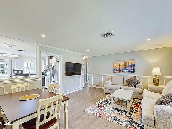 3rd image of 845 Thornhill Court #B