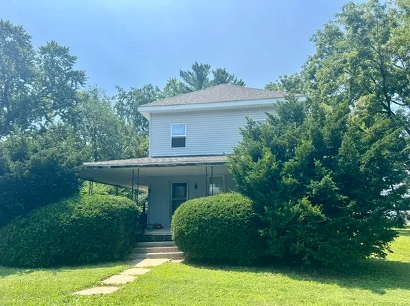 105 N Jackson St, Philo, IL 61864