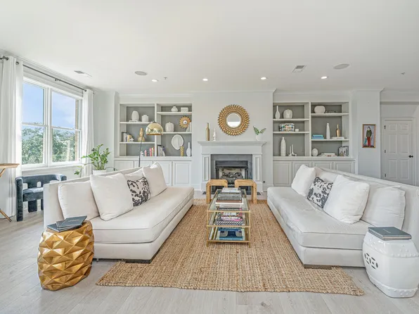 245 Seven Farms Dr APT 330, Daniel Island, SC 29492