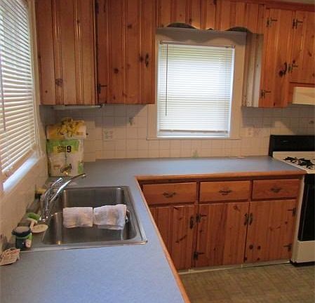 4th image of 40 Lawn Ave #1