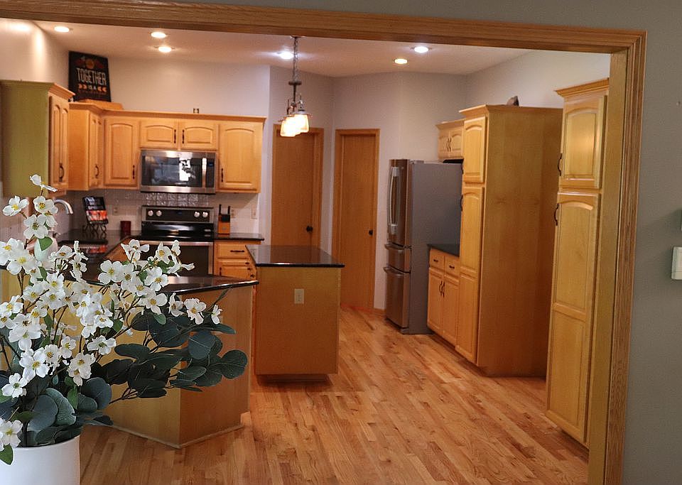 1st image of 5519 N 140th St