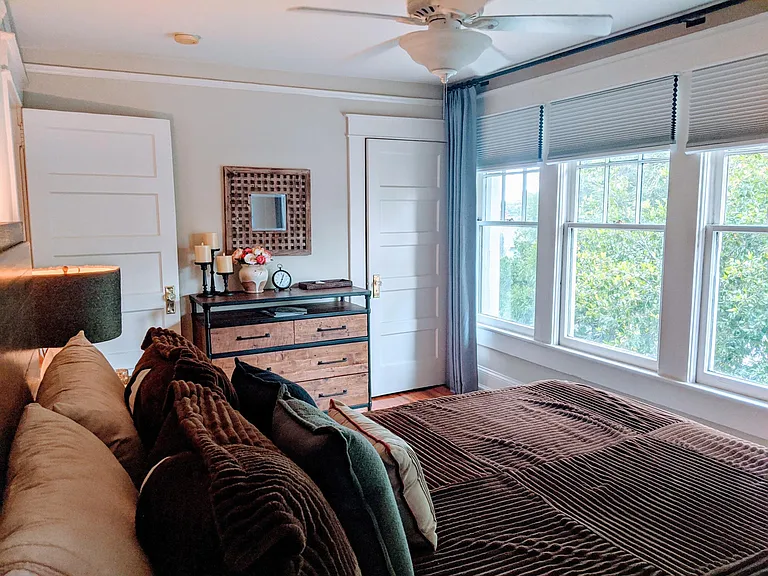 711 E McBee Ave #10 — Photo 9
